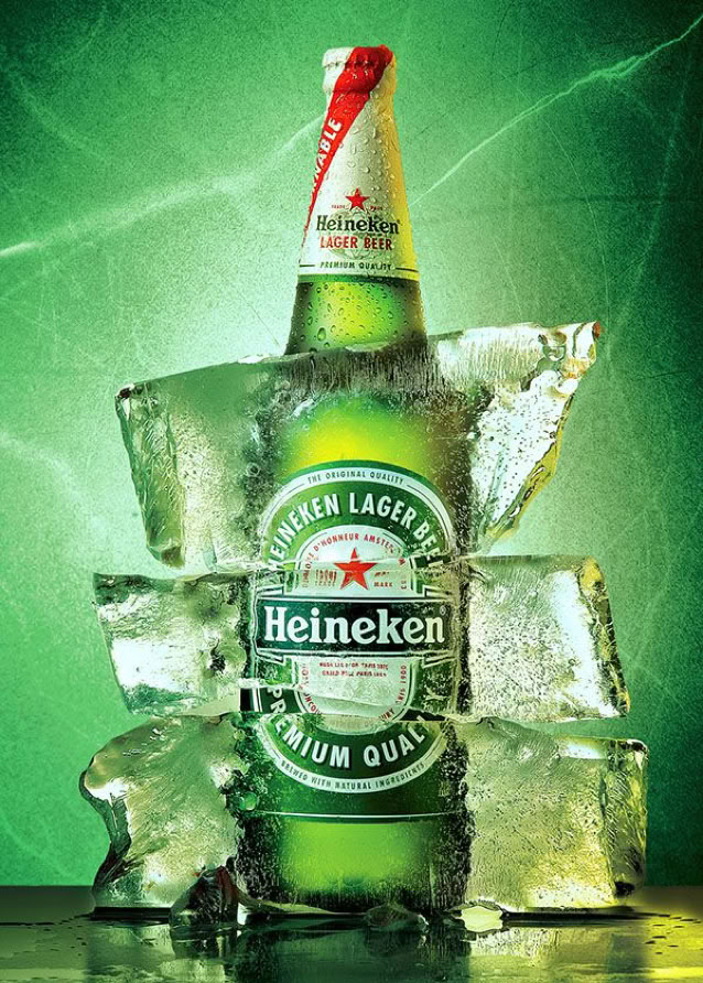 Heineken Flasche zwischen Eisblöcken